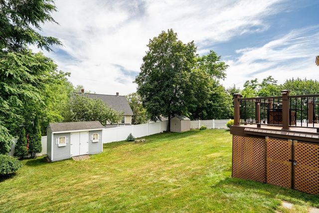 2 Maria Ct, Woburn, MA 01801