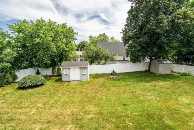 2 Maria Ct, Woburn, MA 01801