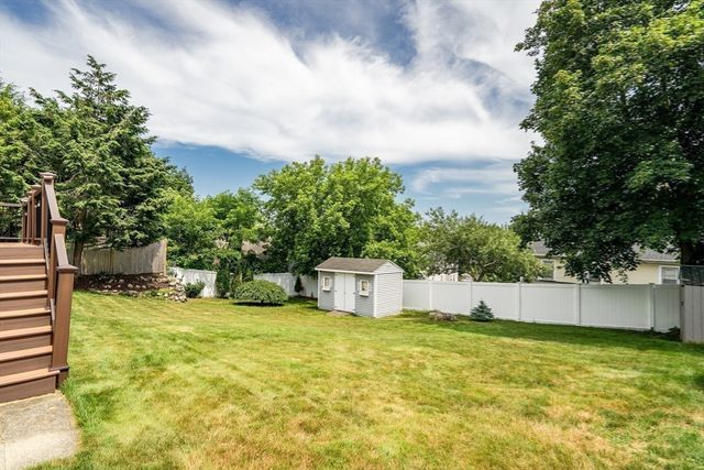 2 Maria Ct, Woburn, MA 01801