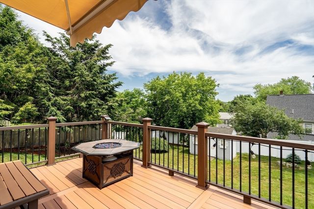 2 Maria Ct, Woburn, MA 01801