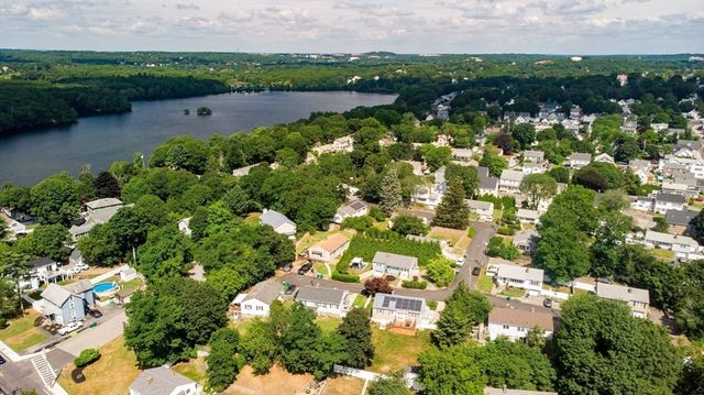 2 Maria Ct, Woburn, MA 01801