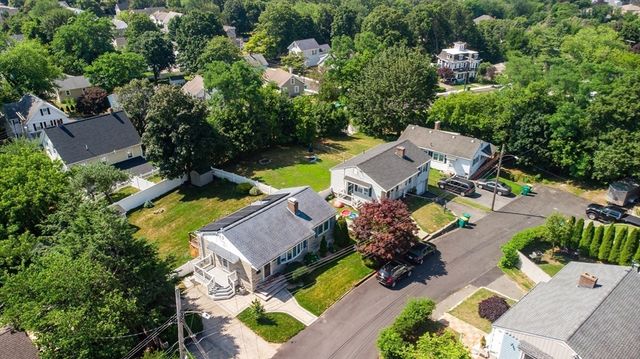 2 Maria Ct, Woburn, MA 01801