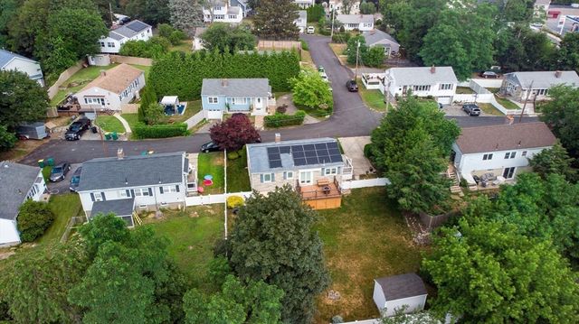 2 Maria Ct, Woburn, MA 01801