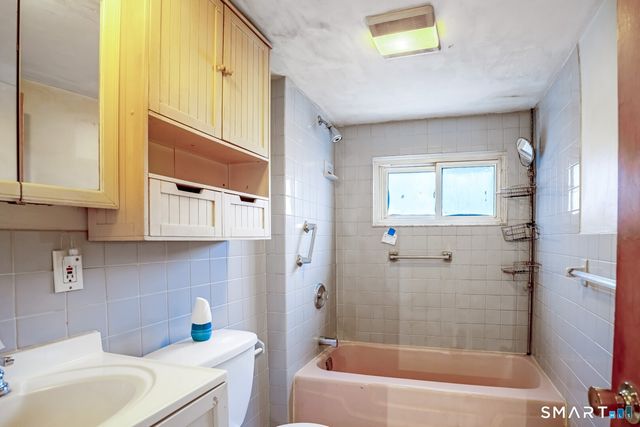 152 Glenwood Avenue, Middlebury, CT 06762