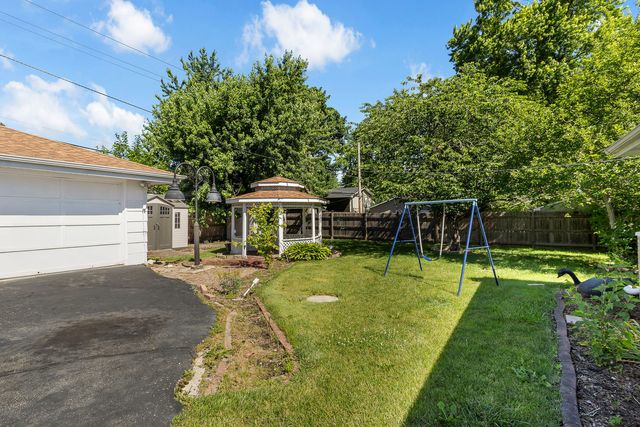 508 N Metropolitan Avenue, Waukegan, IL 60085