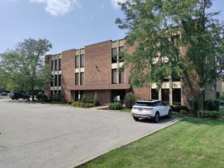 7800 W COLLEGE Drive 2W, Palos Heights, IL 60463