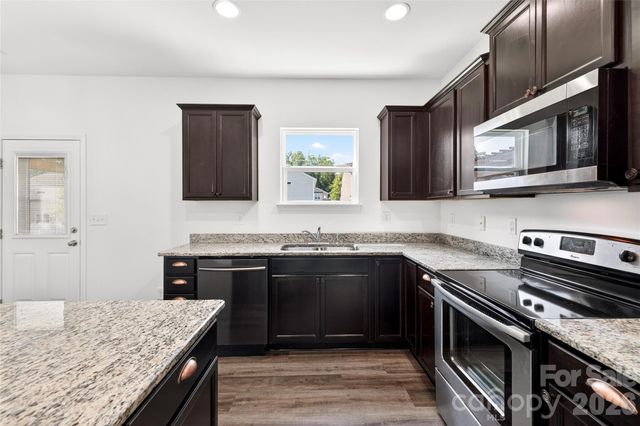 9013 Magnolia Lily Avenue, Charlotte, NC 28227
