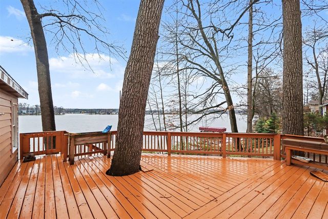 12015 Oakridge Road, Plainwell, MI 49080