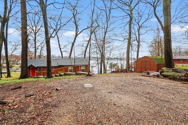 12015 Oakridge Road, Plainwell, MI 49080