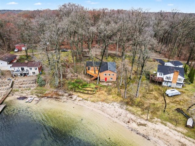 12015 Oakridge Road, Plainwell, MI 49080