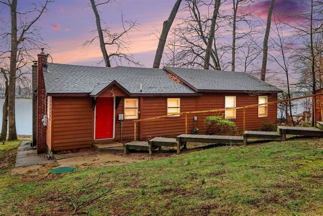 12015 Oakridge Road, Plainwell, MI 49080