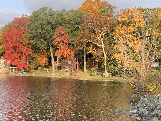 12015 Oakridge Road, Plainwell, MI 49080