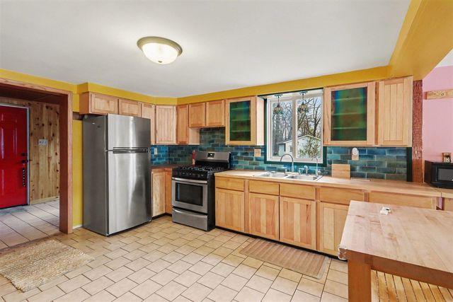 12015 Oakridge Road, Plainwell, MI 49080