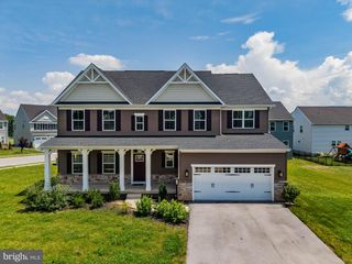 133 COOPERS HAWK DR, Mechanicsburg, PA 17050