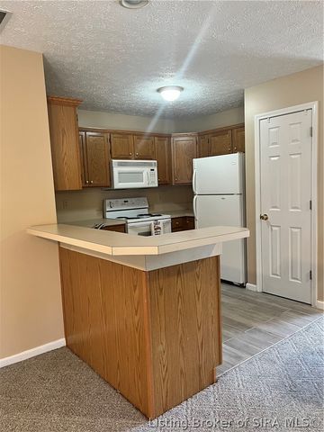 4223 Treesdale Drive, Sellersburg, IN 47172