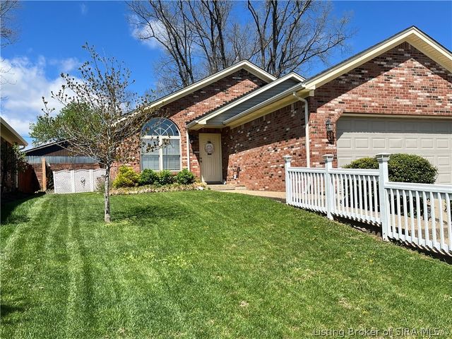 4223 Treesdale Drive, Sellersburg, IN 47172