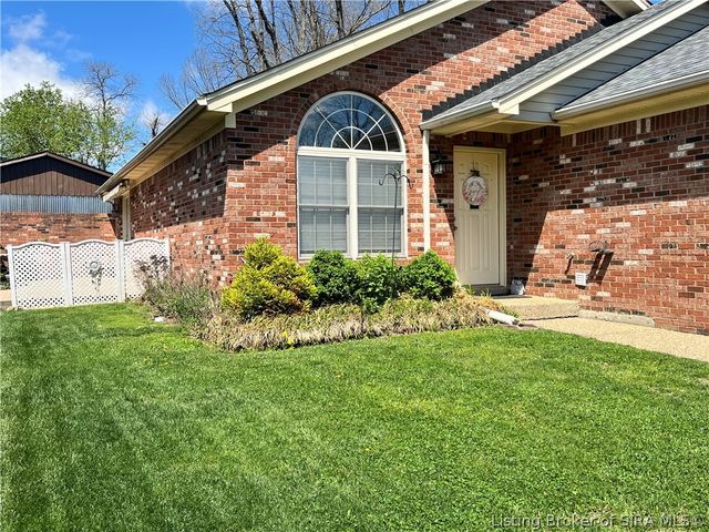 4223 Treesdale Drive, Sellersburg, IN 47172