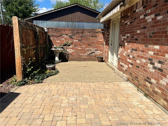 4223 Treesdale Drive, Sellersburg, IN 47172