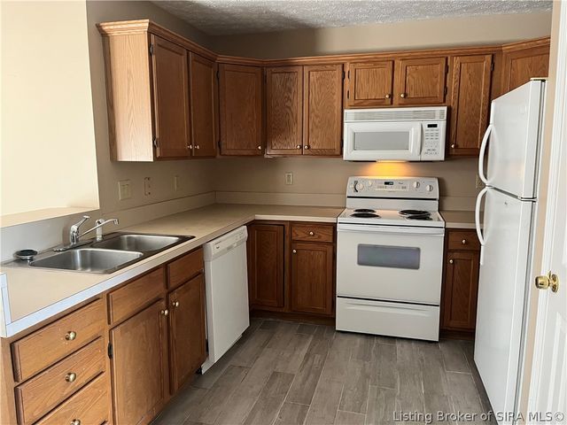 4223 Treesdale Drive, Sellersburg, IN 47172