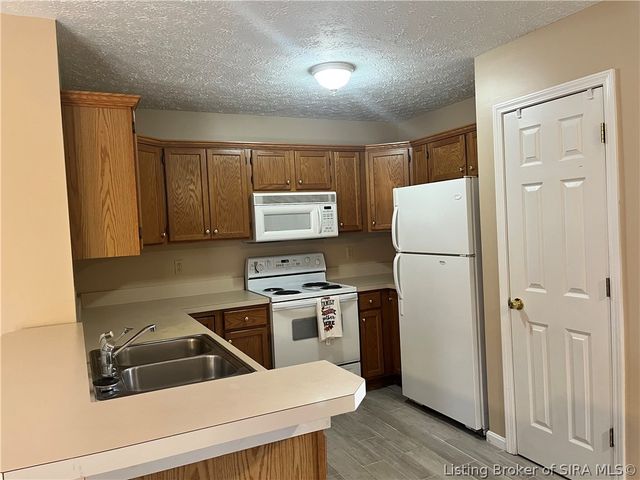 4223 Treesdale Drive, Sellersburg, IN 47172