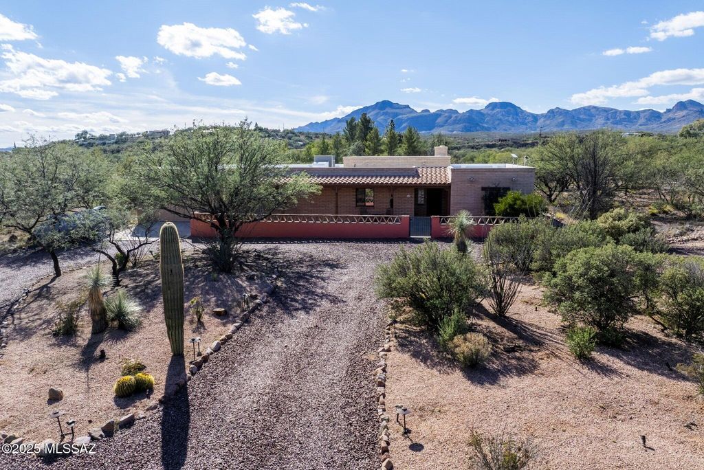 11 Piedra Drive, Tubac, AZ 85646