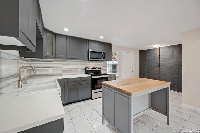 231 McMullen, San Antonio, TX 78210