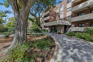 9242 Gross Point Road 402, Skokie, IL 60077