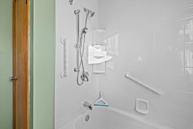 1911 Polaris AVENUE, Racine, WI 53404