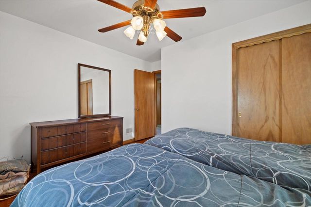 1911 Polaris AVENUE, Racine, WI 53404