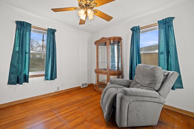 1911 Polaris AVENUE, Racine, WI 53404