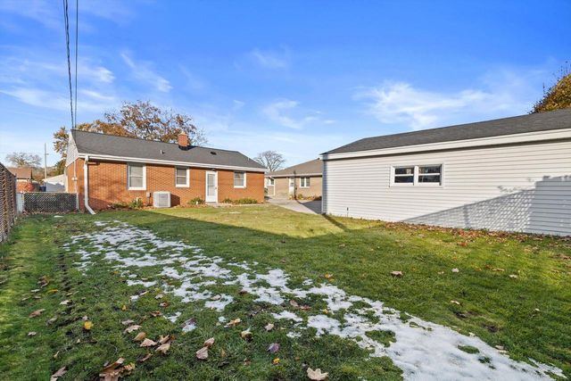 1911 Polaris AVENUE, Racine, WI 53404