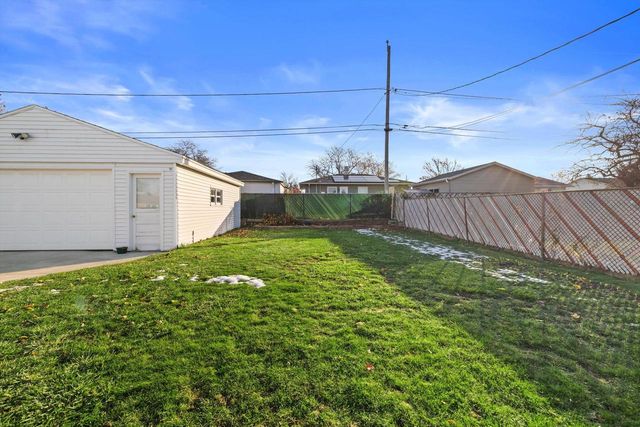 1911 Polaris AVENUE, Racine, WI 53404