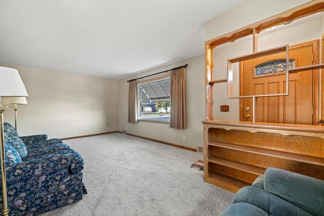 1911 Polaris AVENUE, Racine, WI 53404