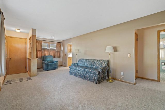 1911 Polaris AVENUE, Racine, WI 53404