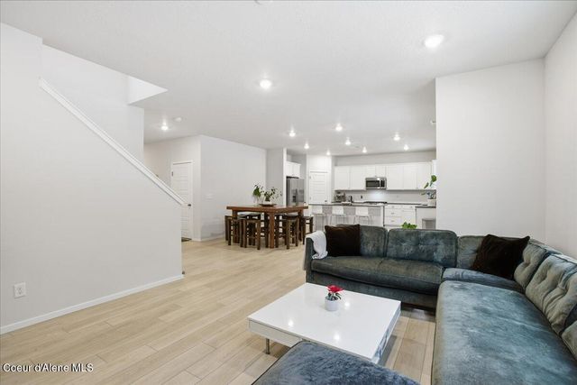 815 E Burdock Loop, Hayden, ID 83835