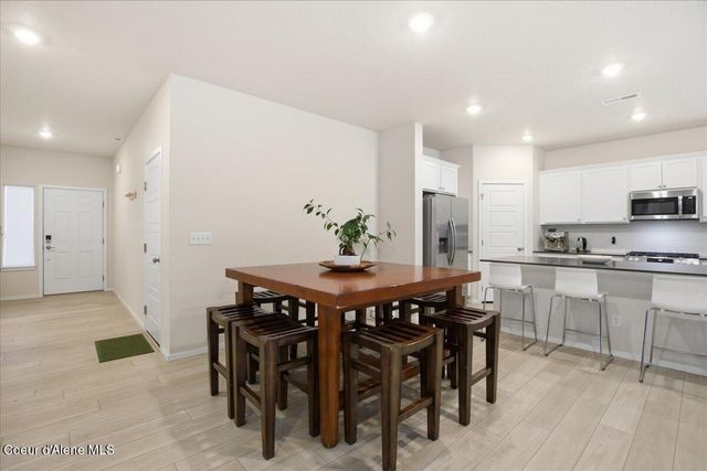 815 E Burdock Loop, Hayden, ID 83835