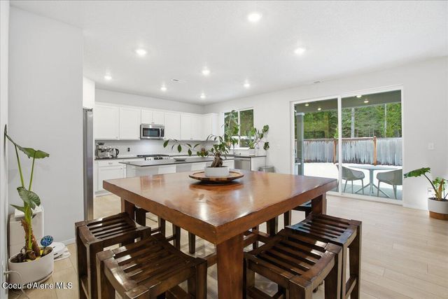 815 E Burdock Loop, Hayden, ID 83835