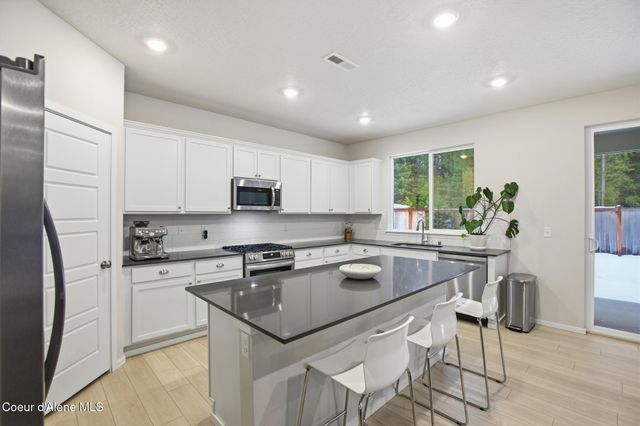 815 E Burdock Loop, Hayden, ID 83835