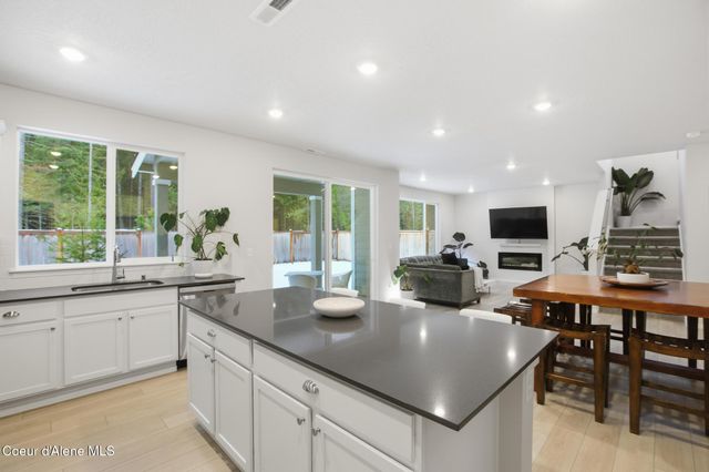 815 E Burdock Loop, Hayden, ID 83835