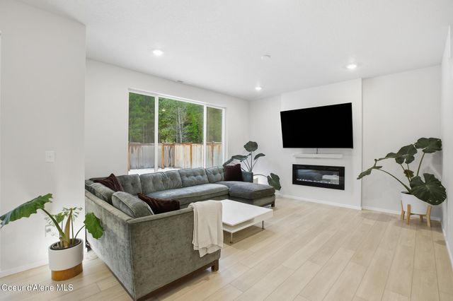 815 E Burdock Loop, Hayden, ID 83835