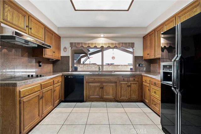 19208 Lassen, Northridge, CA 91324