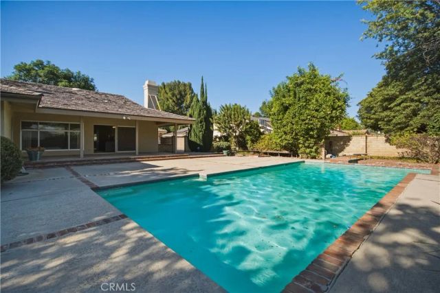 19208 Lassen, Northridge, CA 91324