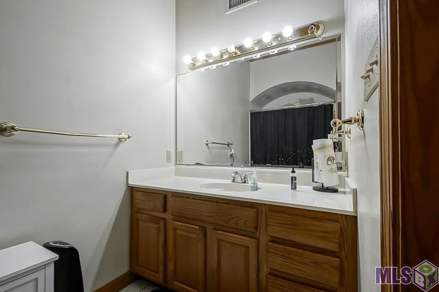 2116 Fairchild St, Baton Rouge, LA 70807