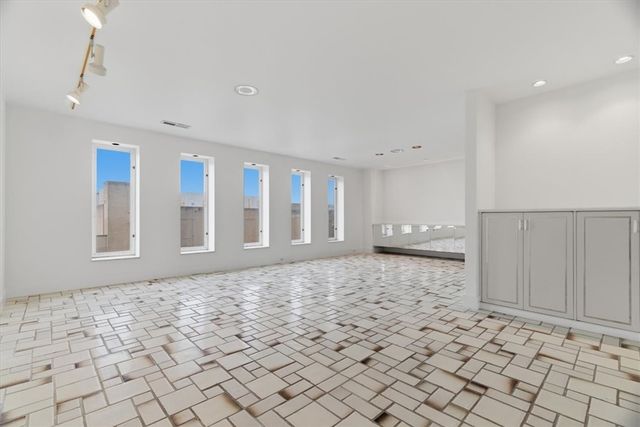 540 N Neville Street 504, Oakland, PA 15213