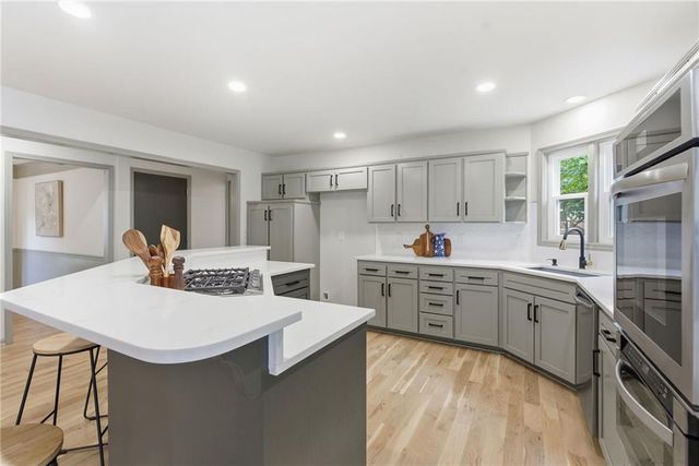 10011 W 125th Terrace, Overland Park, KS 66213