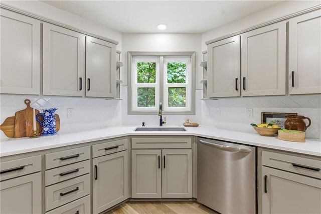 10011 W 125th Terrace, Overland Park, KS 66213