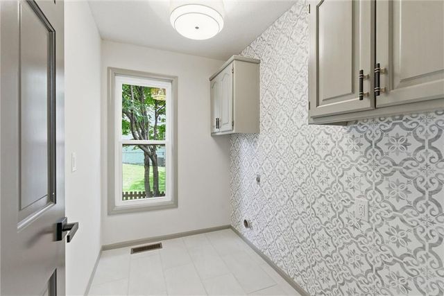 10011 W 125th Terrace, Overland Park, KS 66213
