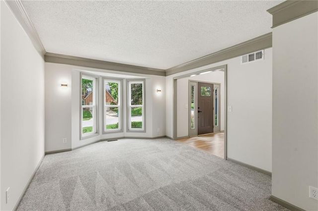 10011 W 125th Terrace, Overland Park, KS 66213