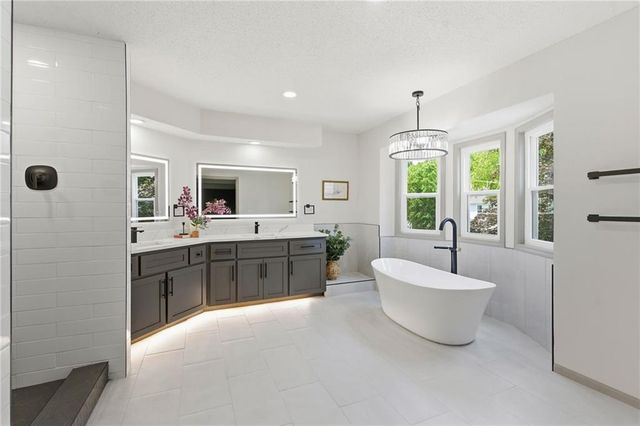 10011 W 125th Terrace, Overland Park, KS 66213