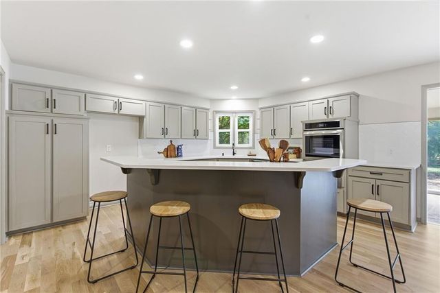 10011 W 125th Terrace, Overland Park, KS 66213